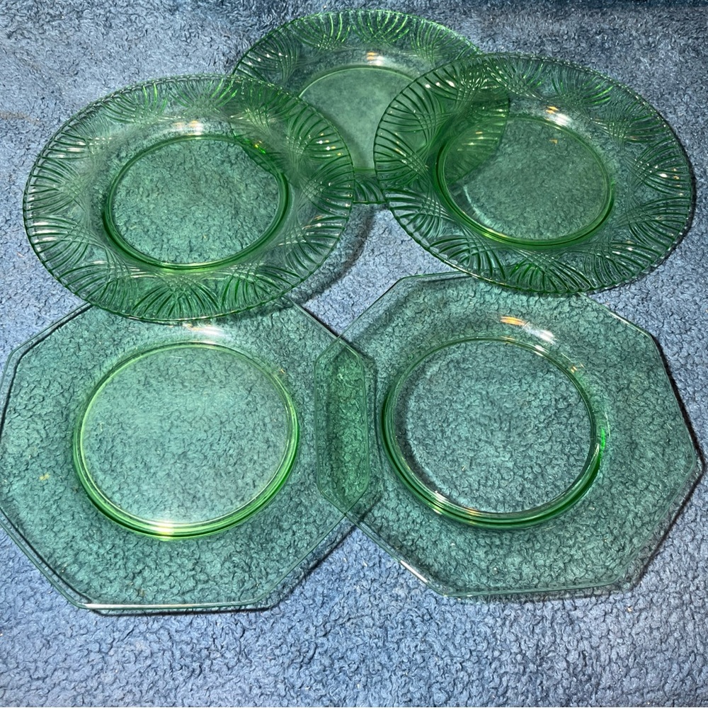 5 Uranium  Plates 8 Inch And 8.5 Inch
